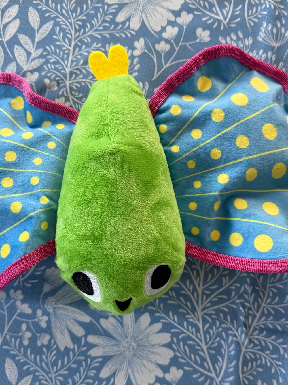 Flying Fish Dog Toy with Blue Polka-Dot Wings - Picture 2 of 5